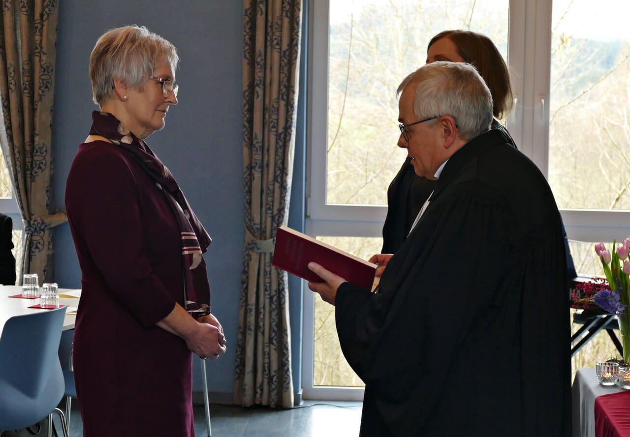 Superintendent Peter-Thomas Stuberg verabschiedet Christiane Petri (l.).